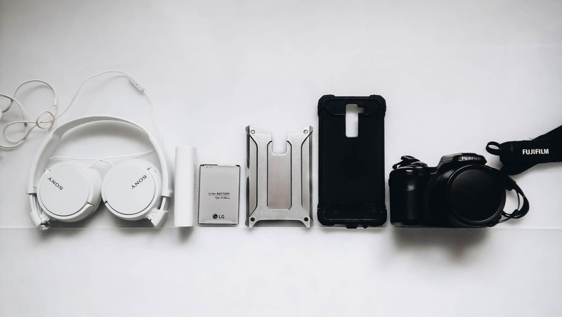 camera, gray, close-up, 2K, indoors, still life, body care and beauty, connection, studio shot, white background, choice, case, eyeglasses, no people