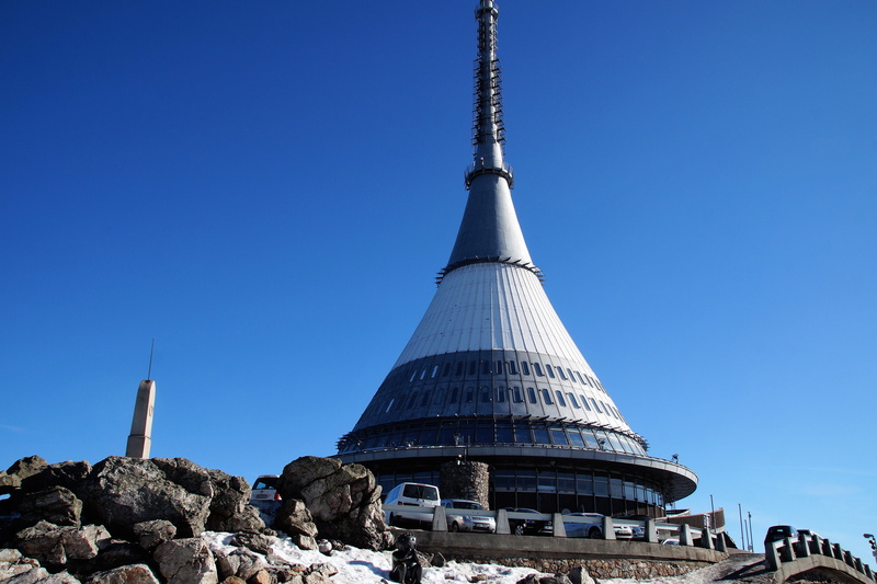 architecture, nature, building, low angle view, building exterior, liberec, city, tourism, clear sky, ještěd, day, tower, sunlight, 5K, antenna, history