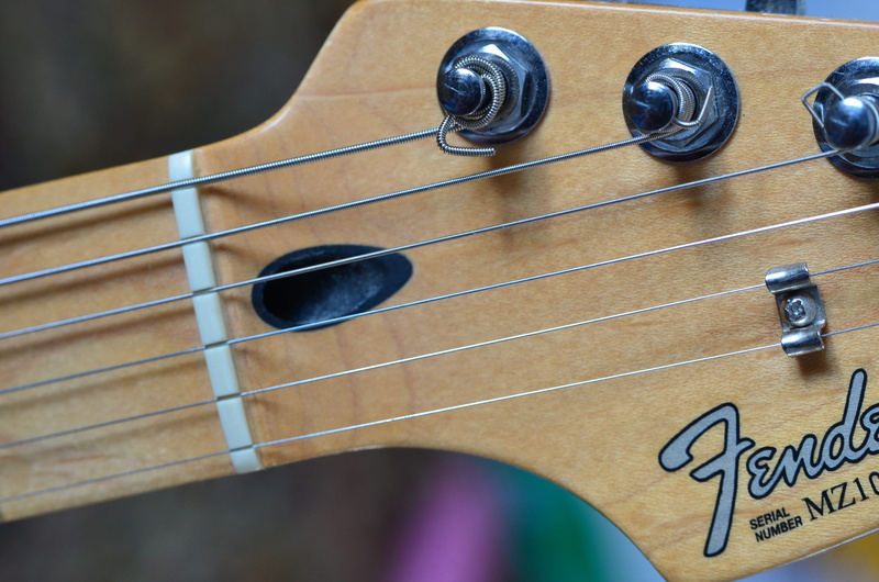 selective focus, indoors, arts culture and entertainment, 2K, musical instrument string, musical instrument, musician, instrument, focus on foreground