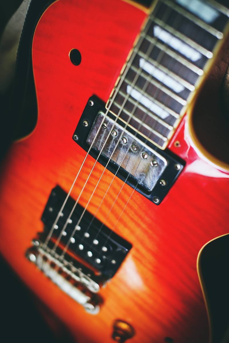 red, musical instrument, setting, musical equipment, indoors, guitar, string, technology, no people, 5K, string instrument, fretboard, wood - material