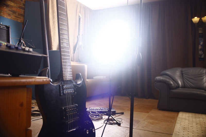 guitars, 4K, indoors, flooring, no people, domestic room, home interior, furniture, seat, table, arts culture and entertainment, gothic, epiphone, absence