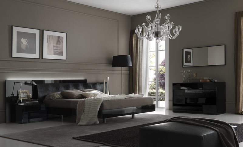 indoors, domestic room, sofa, no people, neat, 5K, living room, frame, home interior, window, lighting equipment, interior, room, table, home, television set