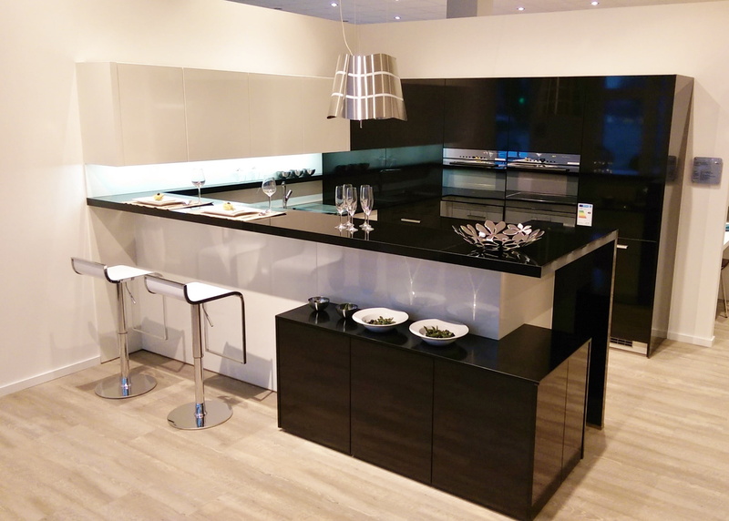 indoors, seat, home showcase interior, oven, modern, furniture, home interior, appliance, no people, exhibition, home, kitchen, cabinet, planning, luxury