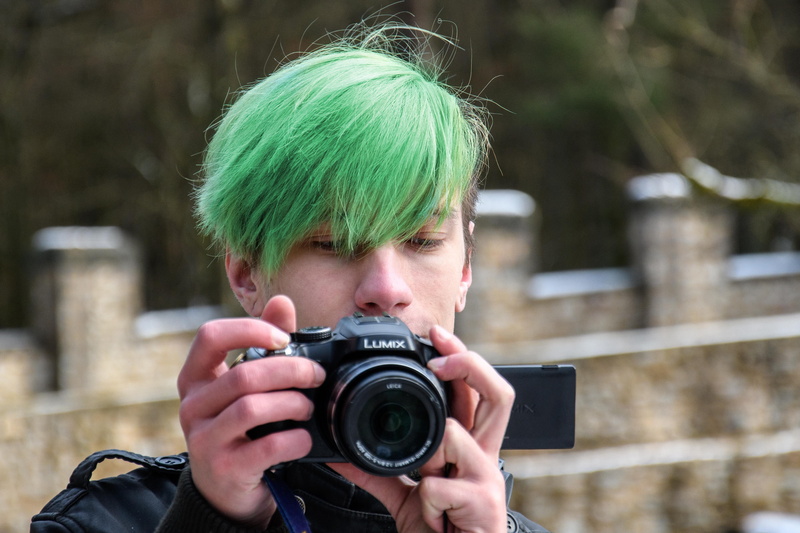 headshot, photographic equipment, outdoors, human, leisure activity, paparazzi, real people, digital camera, activity, photographer, 4K, camera, hair color
