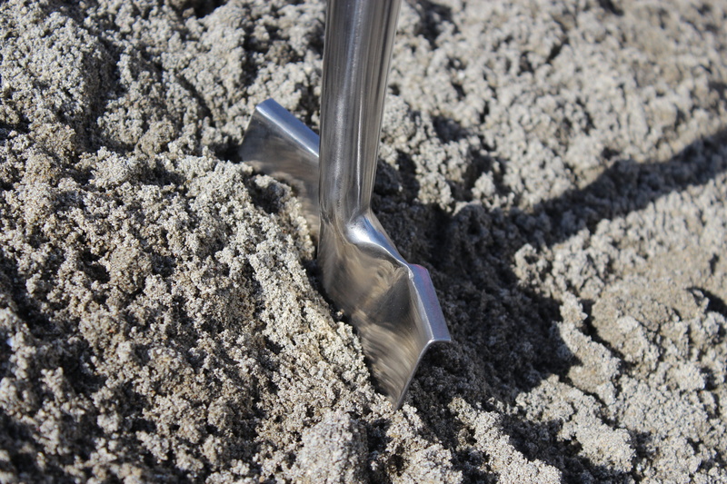 gray, dig, food, landscape gardener, pokes fun at, site, work, still life, 5K, no people, high angle view, transparent, pouring, sand, ground breaking ceremony