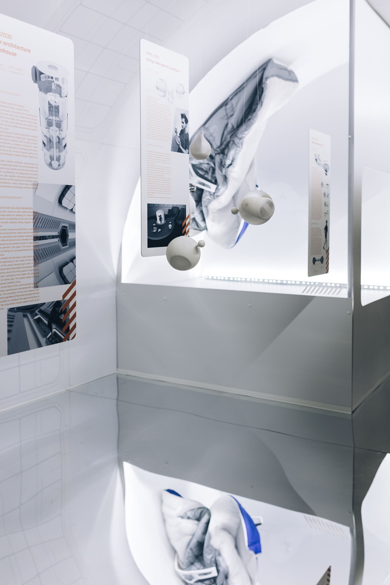 medical equipment, technology, men, minimalist, white, high angle view, lifestyles, day, human body part, household equipment, indoors, exhibition, unrecognizable person