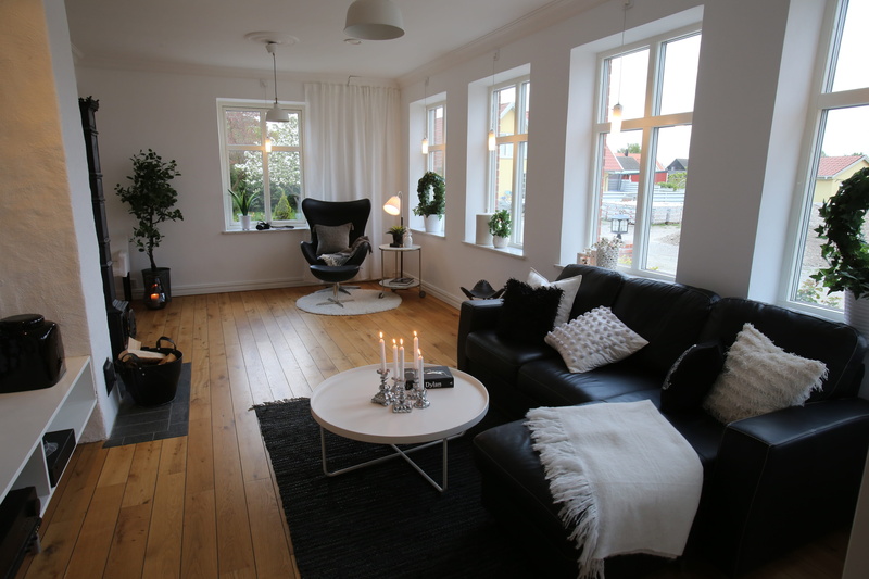 lighting equipment, glass, pillow, flooring, vase, home interior, livingroom, domestic room, electric lamp, indoors, coffee table, modern, stuffed, no people