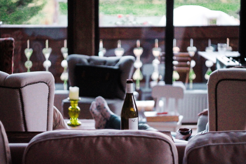 valea putnei, coach, drink, morning, armchair, chill, indoor, restaurant, day, food and drink, seat, romania, arrangement, livingroom, bio valeputna, transparent