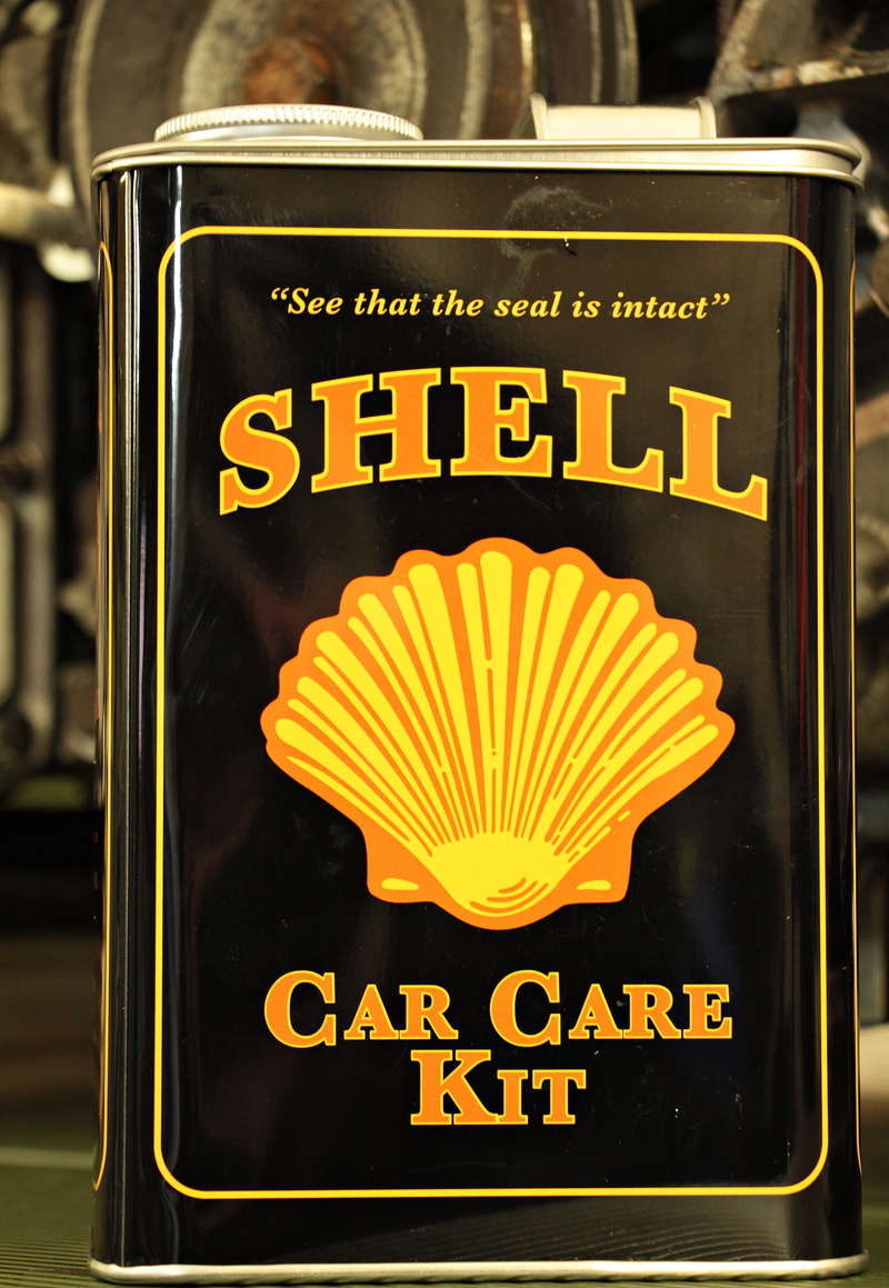 auto repair, black color, day, heat - temperature, food, engine block, sign, motor oil can, outdoors, information sign, non-western script, Car care, decoration