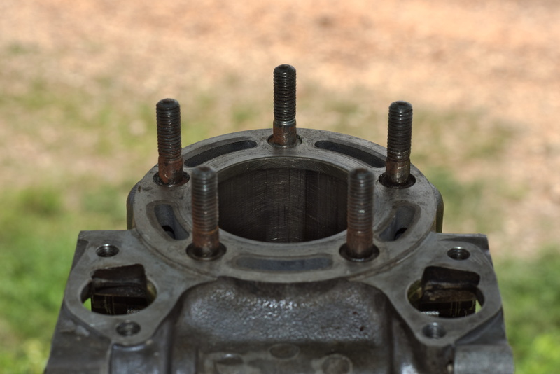 control, single object, automotive, automobile, industry, power, bolt, manufacturing equipment, cylinder, industrial equipment, two stroke, close-up, technology