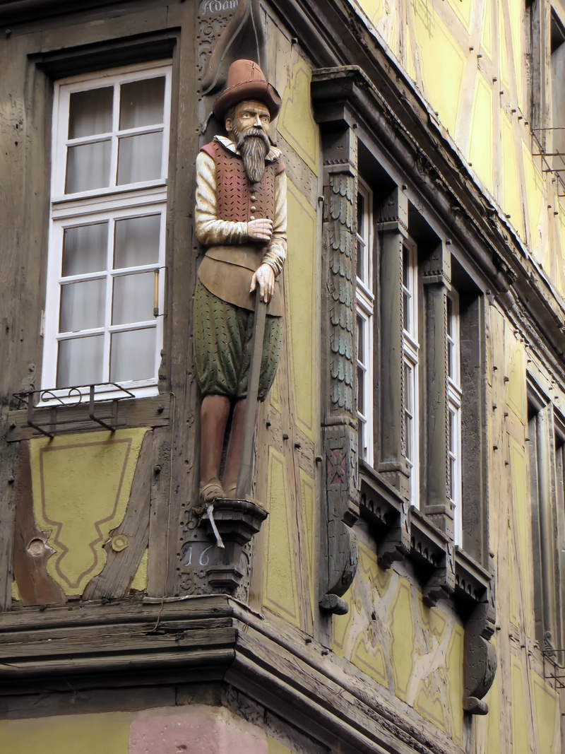 male likeness, no people, female likeness, built structure, figurine, pinion, old, statue, building exterior, human representation, 4K, sculpture, colmar