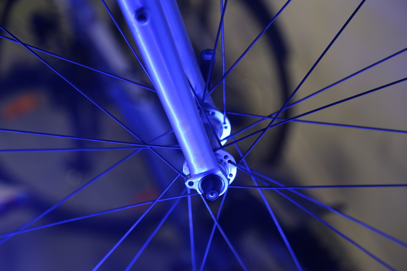 outdoors, focus on foreground, gears, mountain bike, mode of transportation, hub, blue, industry, power supply, bicycle, photography, bicycle tires, wheel hub
