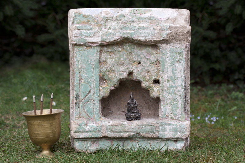 india, grave, cemetery, tombstone, stone material, close-up, focus on foreground, art and craft, growth, flower, day, no people, old, solid, hinduism, brass
