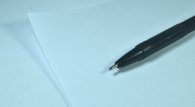 close-up, fountain pen, indoors, ballpoint pen, no idea, two objects, give up, paper, blue, education, high angle view, copy space, mental block, black color