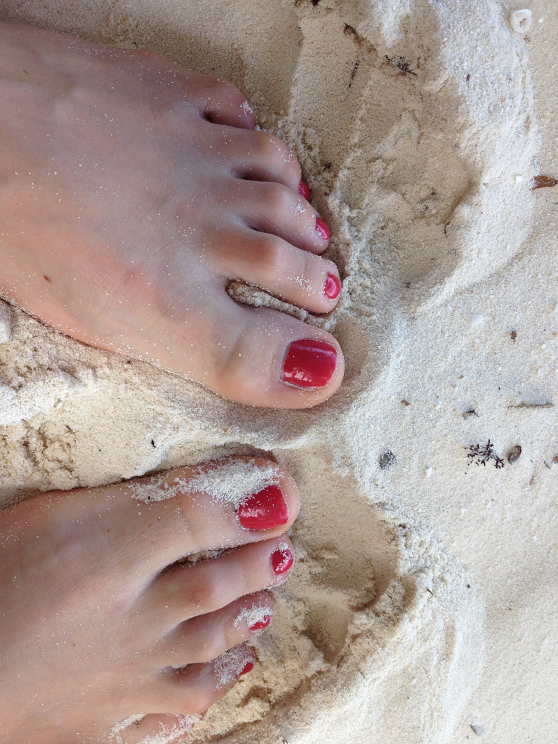 sand, close-up, nature, human foot, one woman only, Beach, real people, holiday, human body part, land, 2K, one person, Feet, body part, women, beautiful woman