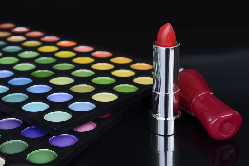 eye shadow, close-up, nail varnish, beauty, eyeshadow, color palette, make-up, face, cosmetics, red, coupon, female, choice, circle, indoors, 4K, color picker