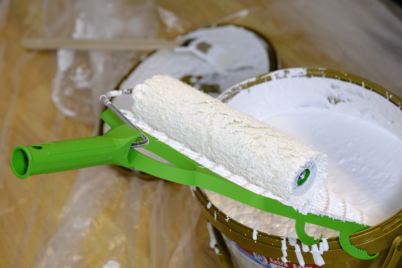 roller, paint, 5K, insect, renovate, can, paint roller, white, food and drink, animal themes, painter, animals in the wild, high angle view, indoors, animal wildlife