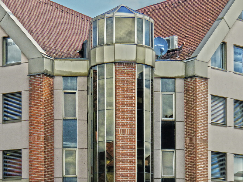 apartment, residential district, glass - material, building, sky, full frame, sunlight, house, renovated, cultivation, modern, architecture, city, building exterior