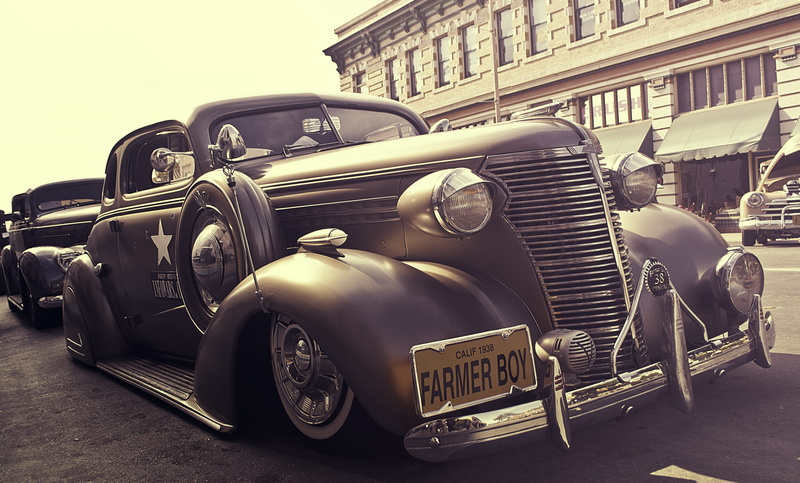 street, building exterior, old-fashioned, mode of Transport, automobile, sports Car, day, sky, architecture, history, built structure, bumper, motor vehicle