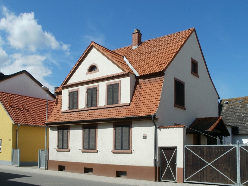 sunlight, building exterior, exterior, structure, detached house, residential district, residential, row house, architecture, roof, construction, nature