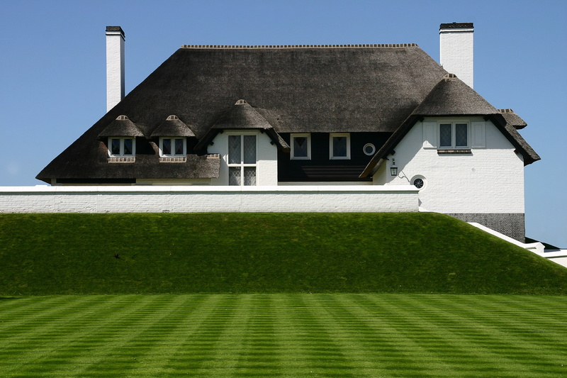 detached house, house, thatched roof, luxury, building exterior, built structure, sky, white, gray, architecture, day, residential district, grass, no people