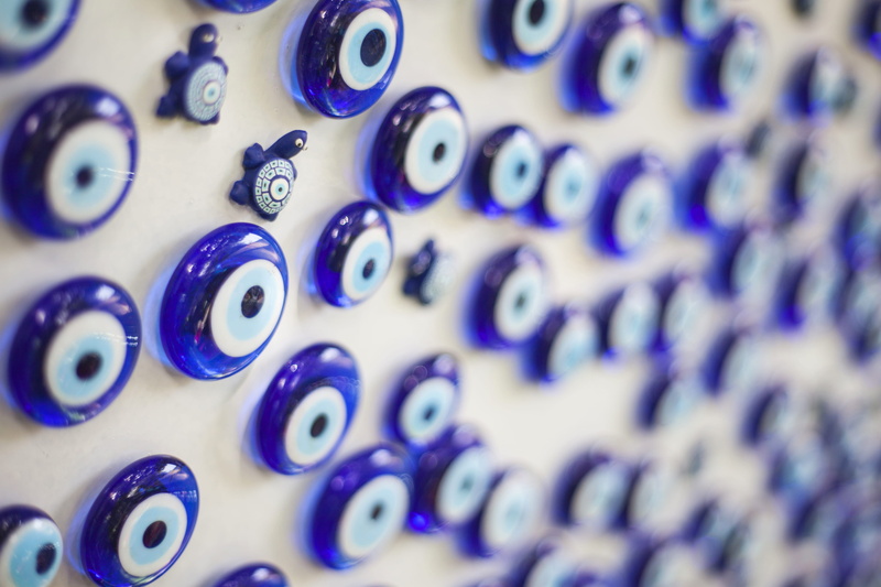 repetition, pattern, 4K, silver colored, glass, backgrounds, fun, white, focus, large group of objects, souvenir, blue, choice, color, purple, full frame
