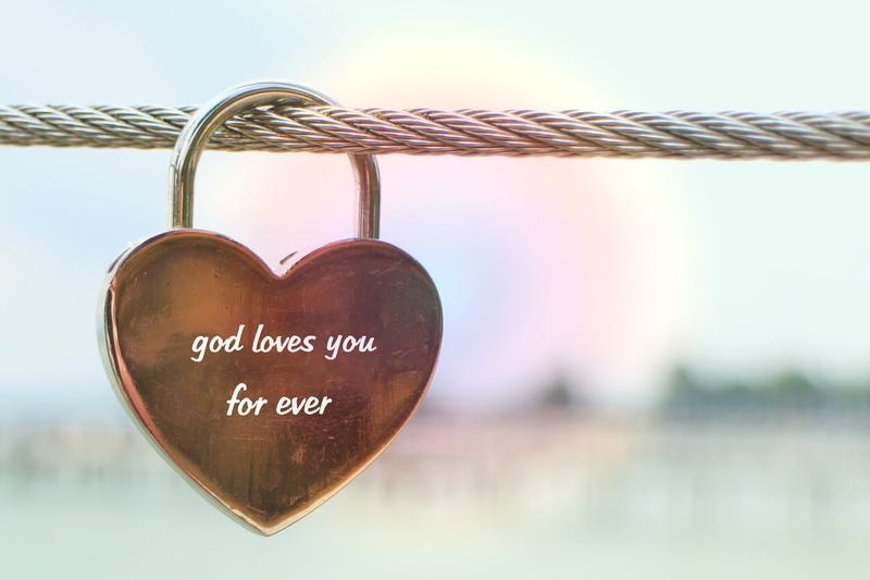print, rope, relationship, message, outdoors, metal, communication, lock, symbol, close-up, safe, heart shape, loves, focus on foreground, security lock