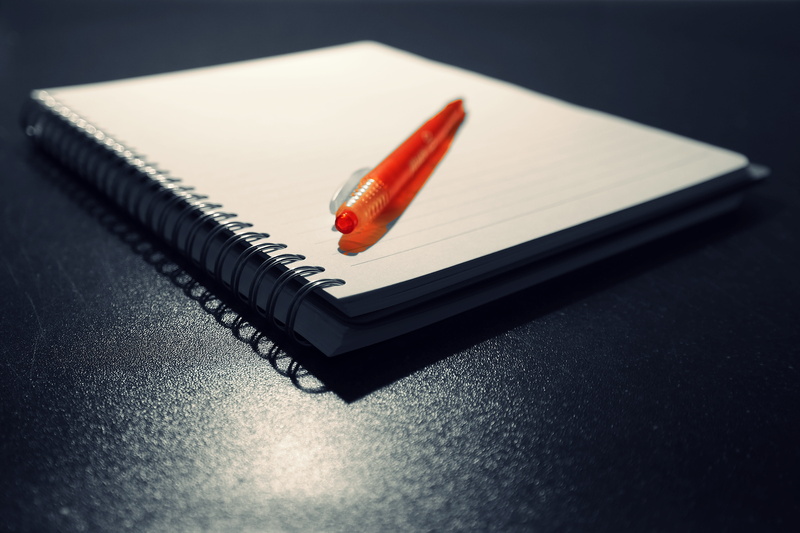 blur, blank, page, click, focus on foreground, note pad, 5K, desk, pencil, still life, table, equipment, shadow, pen, education, selective focus, publication