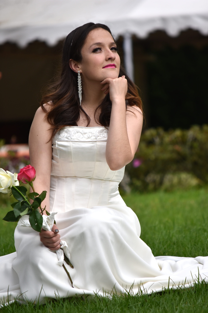 grooms, nature, romance, lifestyles, flower arrangement, beautiful woman, beauty, wedding, bouquet, women, romantic, flower, contemplation, kiss, nuptials