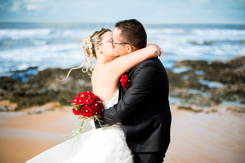 complicity, kisses, hugs, love, affection, portrait, couple - relationship, white, positive emotion, bride and groom, couple, sea, romance, flowers, outdoors