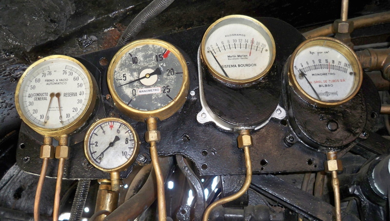 variation, choice, no people, metal, catalunya, time, 2K, number, indoors, spain, train, antique, technology, gauge, day, still life, communication, accuracy