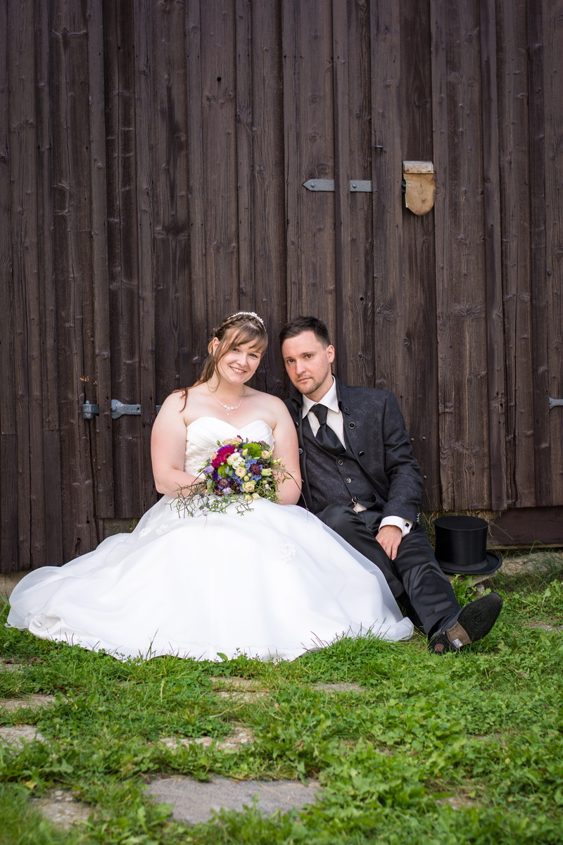 pair, lifestyles, decoration, young adult, young women, wedding, emotion, sitting, festivity, bride, love, wife, wedding day, young men, positive emotion