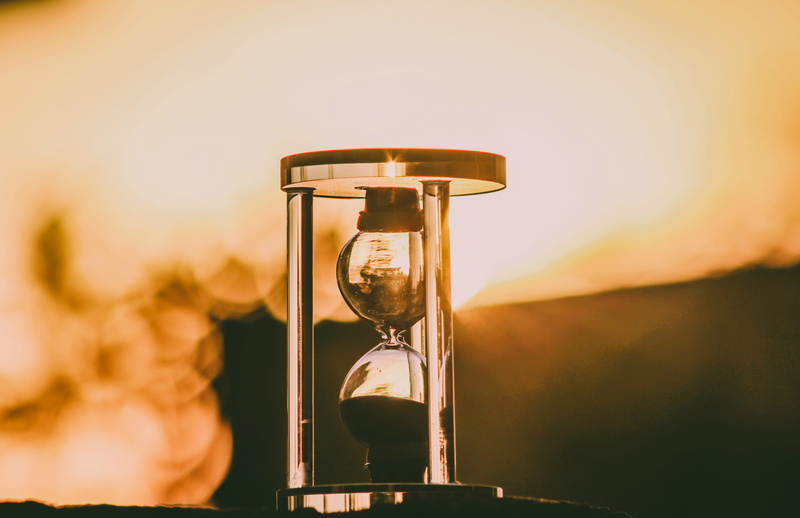 hourglass, timer, focus, accuracy, hours, light, container, time, sunset, focus on foreground, single object, dawn, glass, land, indoors, photography, transparent