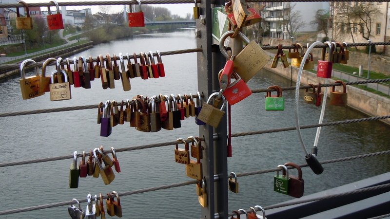 romance, security, hanging, positive emotion, river, symbol, locks, 4K, love lock, safety, large group of objects, luck, bridge, outdoors, padlock, collection