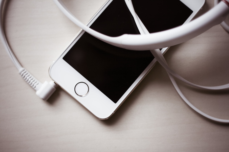 positive emotion, no people, wire, computer, internet dating, iphone 5s, equipment, communication, black background, mobile phone, usb cable, indoors, earphones
