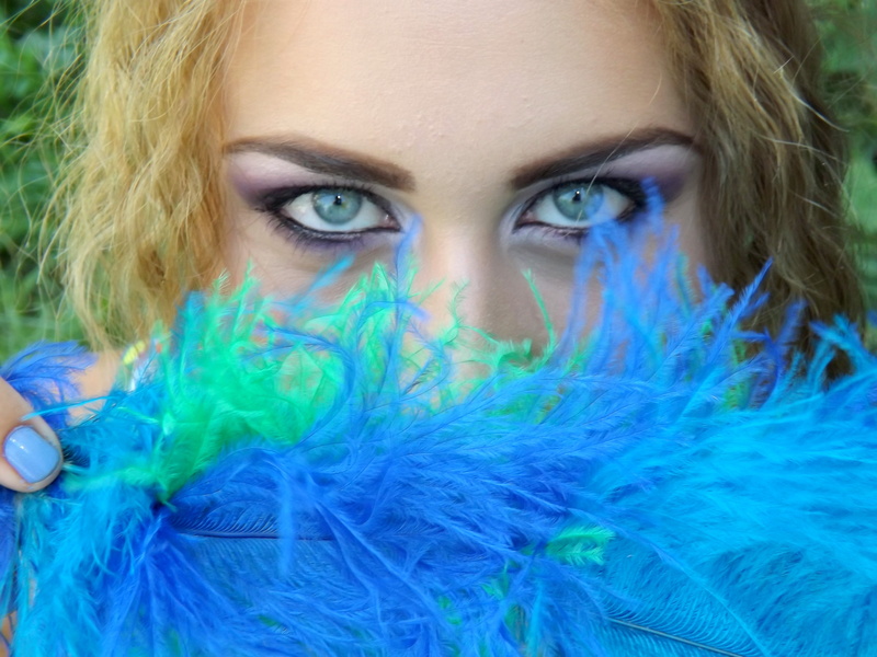 one person, looking at camera, front view, girl, young women, headshot, gene, blue eyes, eye, 4K, seductive, makeup, beautiful woman, beauty, hairstyle