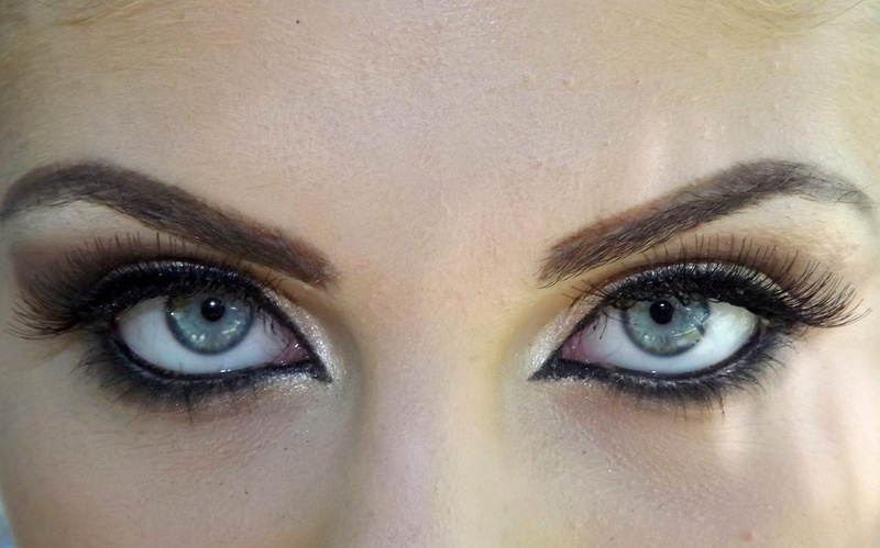 one person, human body part, eyeball, human face, body part, eyelash, beautiful woman, eye, blue, iris - eye, skin, eyeliner, adult, women, portrait, looking at camera