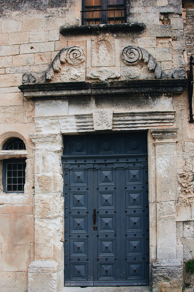 architecture, brick, coat of arms, no people, building exterior, old, medieval, shutter, ancient, art, house, home decor, wall - building feature, knight