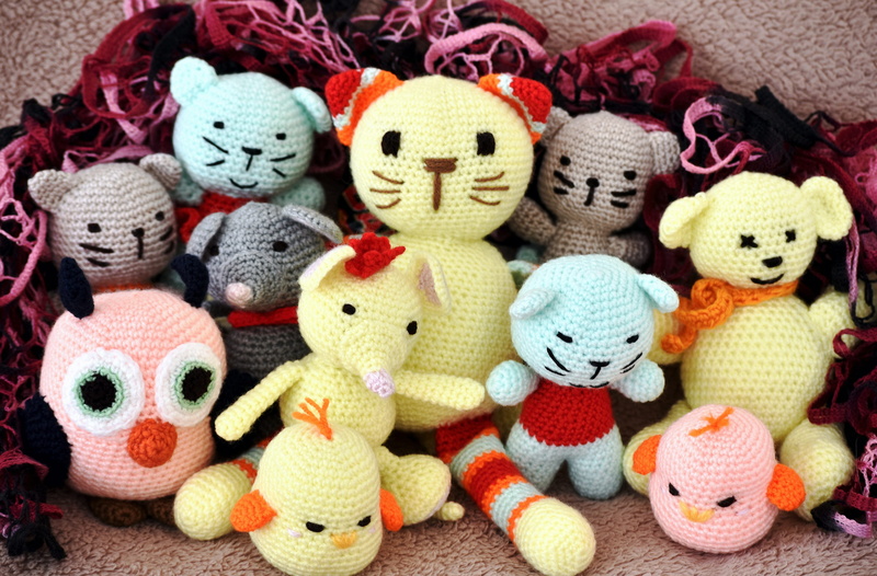 cuddly, no people, textile, material, toy, teddy bear, animal representation, choice, indoors, happy, crochet, soft, large group of objects, variation