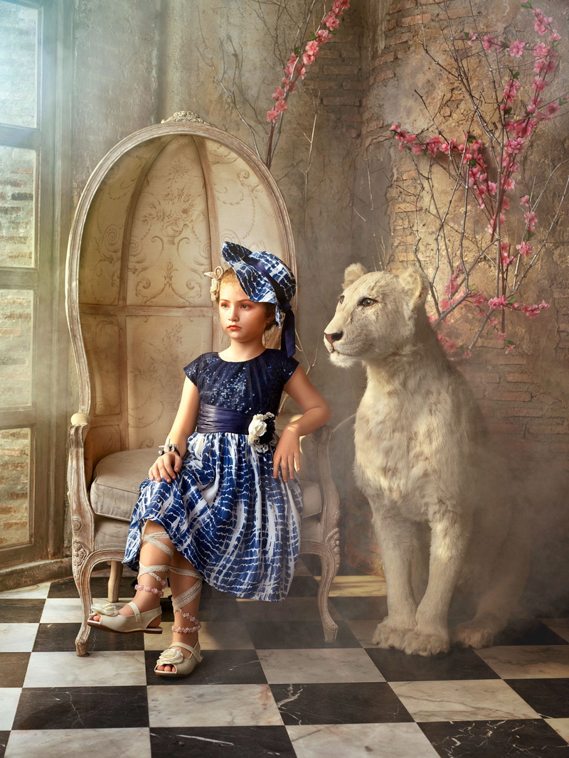 mammal, pets, domestic animals, Portrait, hairstyle, 4K, beautiful people, White lion, sitting, indoors, women, 4K, one animal, beauty, canine, Cute girl