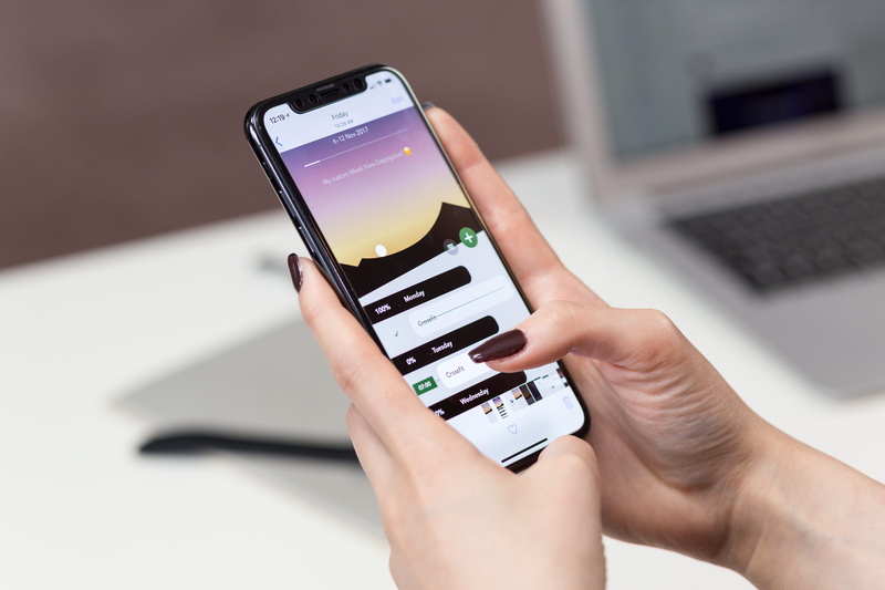 human hand, x, wearing, iphone, buying, phone, mobile phone, one person, smart phone, computer, computer network, space, portable information device, 5K