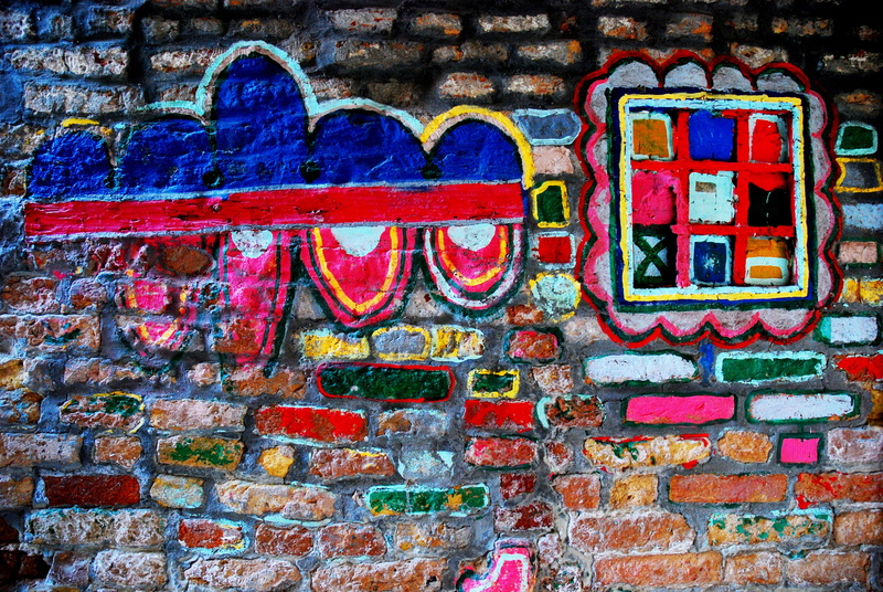 outdoors, art and craft, messy, no people, art, full frame, 4K, text, day, western script, wall - building feature, built structure, old, Brick, street art