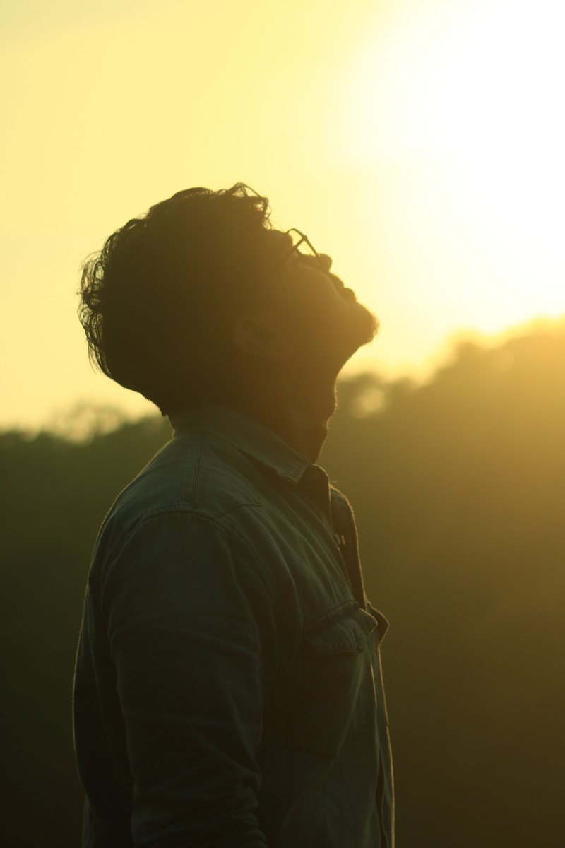 one person, young men, backlit, dawn, 5K, leisure activity, bright, nature, guy, waist up, sunset, contemplation, focus, profile view, looking up, male