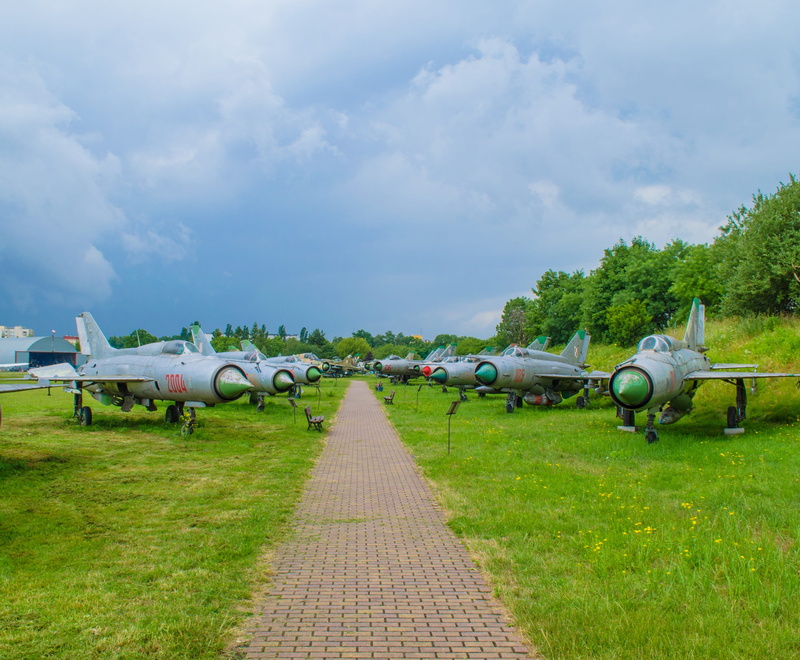 airport runway, plant, 4K, no people, the way forward, day, exhibition, nature, transportation, model, fly, direction, mode of transportation, history
