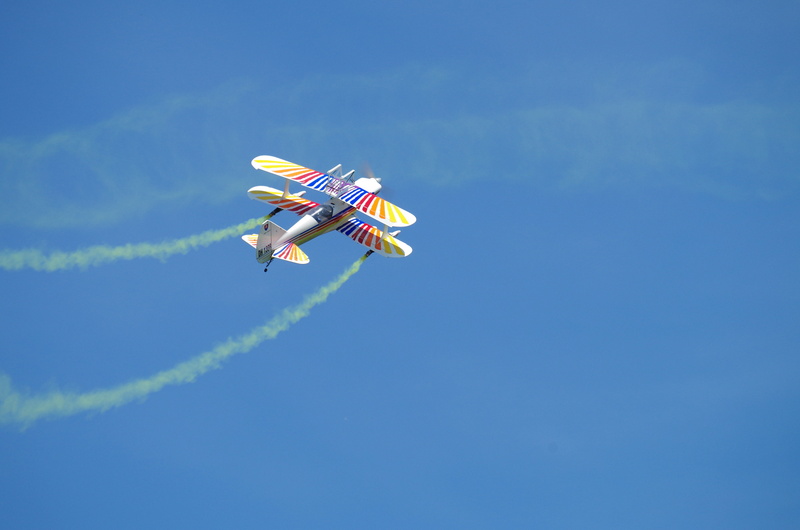 4K, freedom, airshow, vapor trail, copy space, fly, air Vehicle, clear sky, model, outdoors, day, stunt, motion, transportation, aircraft, mid-air, aerobatics