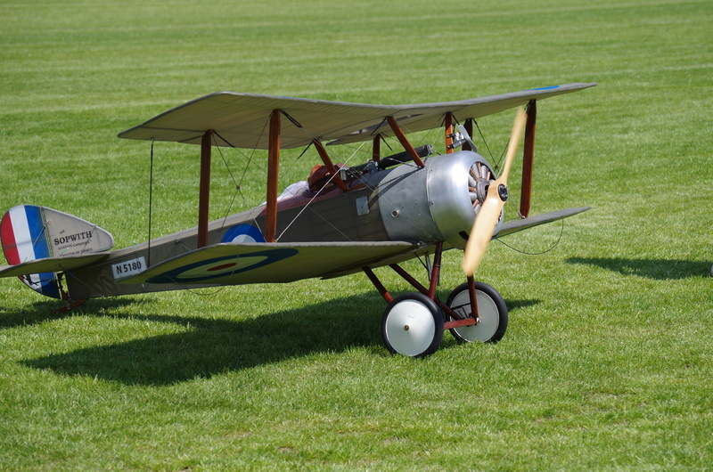 absence, transportation, Land, 4K, air Vehicle, green Color, aerospace industry, field, shadow, biplane, sport, plant, grass, military, Aircraft, outdoors