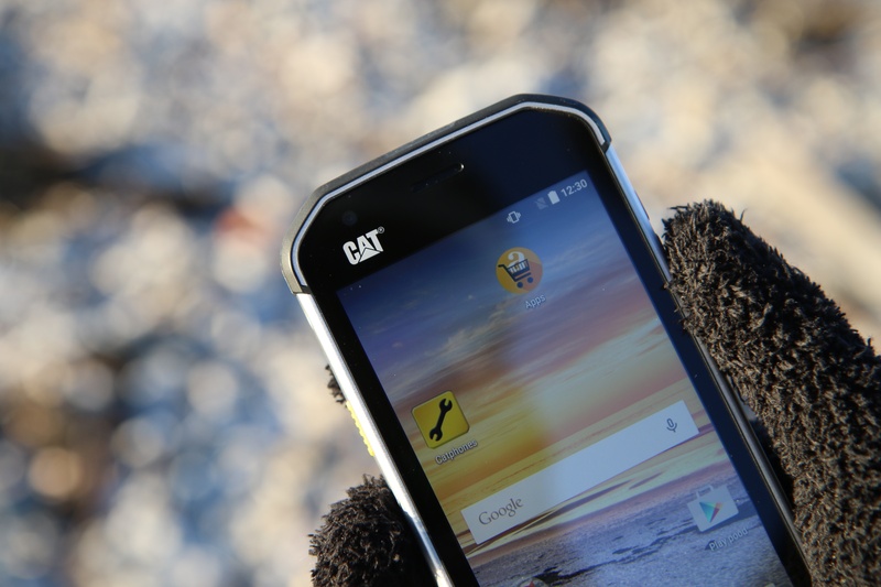 sea, technology, cat, outdoors, touch screen, text, activity, portable information device, waterproof, no people, 2K, wireless technology, nature, photography themes