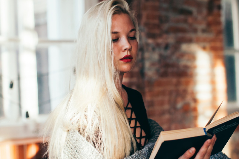 holding, looking, looking down, one person, young women, model, indoors, fashion, hair, real people, young adult, red lipstick, contemplation, blond hair