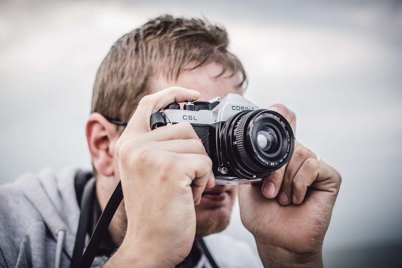taking photo, men, holding, camera - photographic equipment, technology, lens - optical instrument, cosina, photography themes, one person, occupation