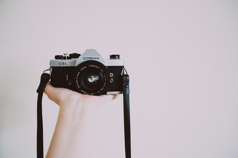 shutter, photography themes, holding, 5K, finger, slr camera, equipment, hand, close-up, unrecognizable person, lens, camera, cosina, human hand, camera lens